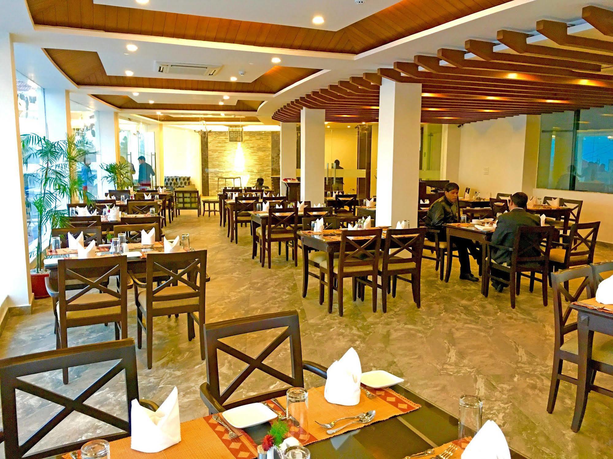 Himalayan Front Hotel By Kgh Group Pokhara Exterior photo