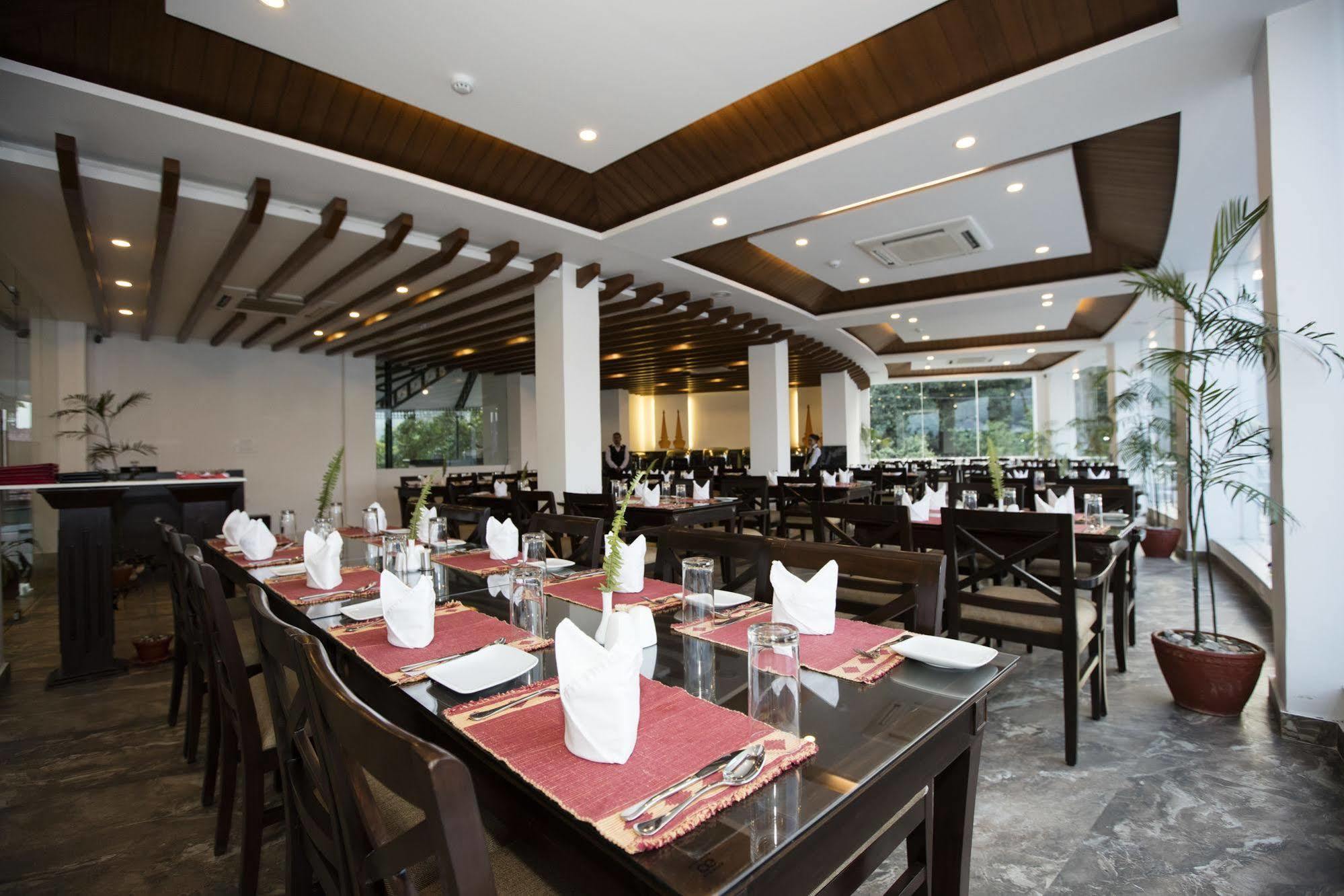 Himalayan Front Hotel By Kgh Group Pokhara Exterior photo